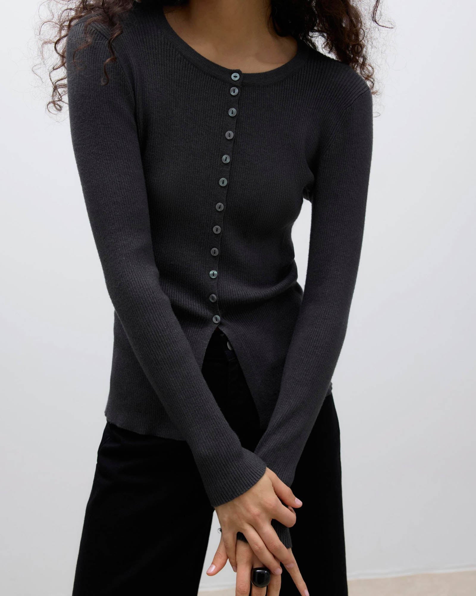 AWUKINO LONG-SLEEVE KNITTED CARDIGAN